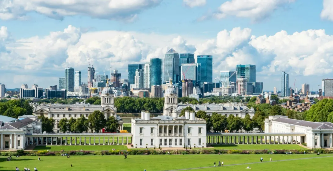 Panorama Greenwich: Stare Królewskie Kolegium Marynarki Wojennej i Canary Wharf