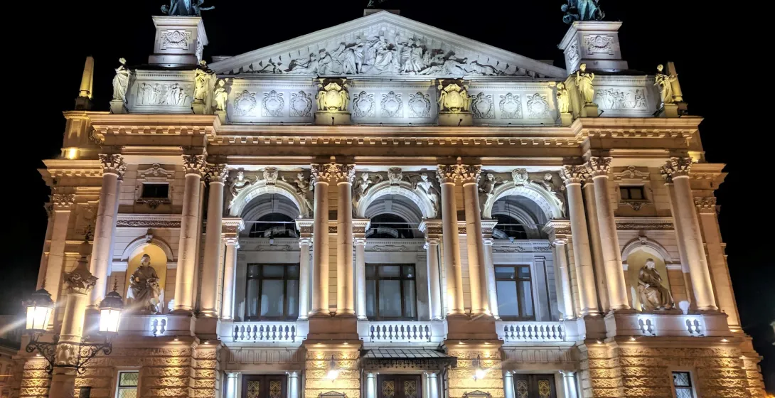 Lwowska Opera nocą
