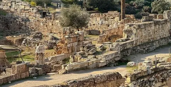 Antike Ruinen des Kerameikos-Friedhofs in Athen, Griechenland.