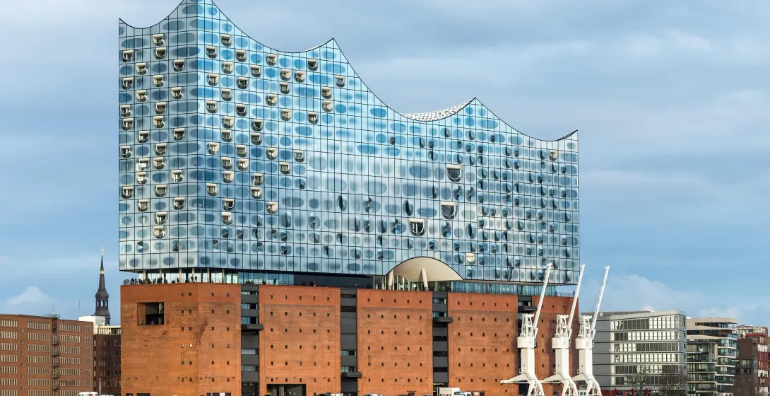 La icónica sala de conciertos Elbphilharmonie en Hamburgo, Alemania.