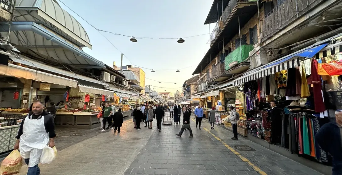 Der geschäftige Mahane-Jehuda-Markt in Jerusalem, Israel.