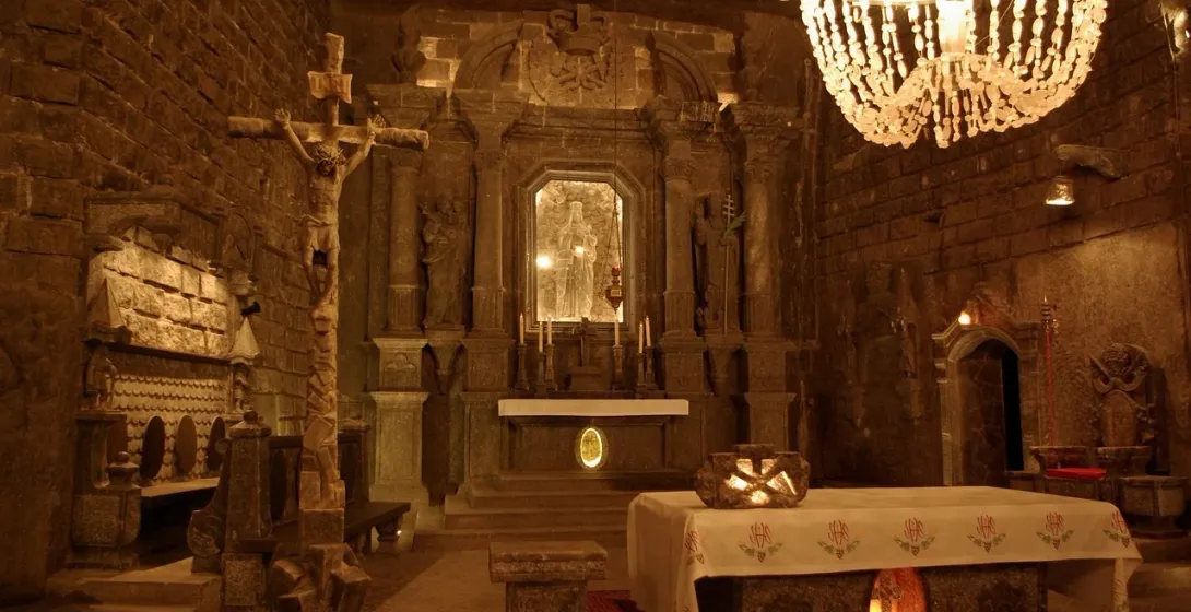 Impresionante Capilla de Santa Kinga en la Mina de Sal de Wieliczka, Cracovia.