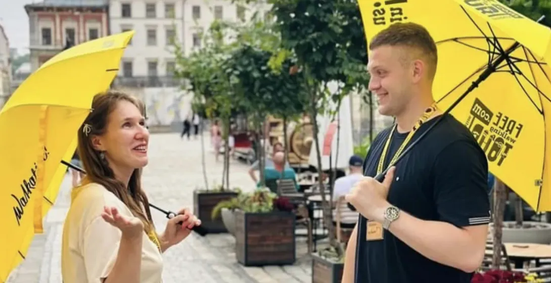 Przewodnik po Krakowie podczas pieszej wycieczki.