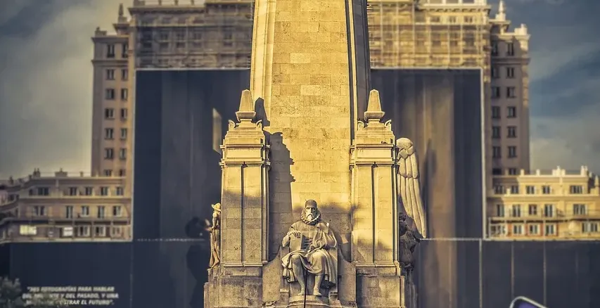 Monumento a Miguel de Cervantes en Madrid, España.