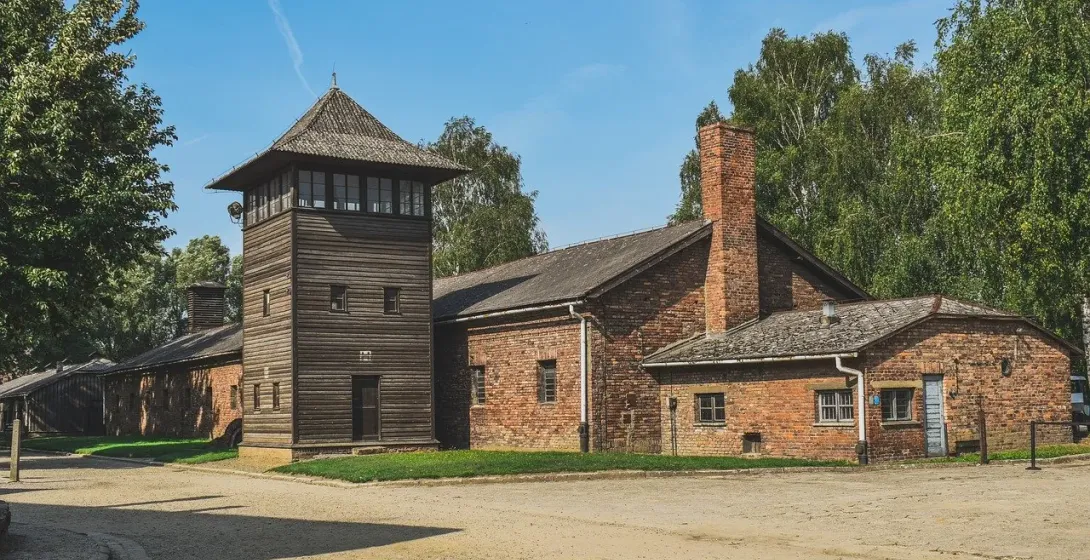 Recorrido por el Memorial de Auschwitz: Edificios preservados en el sitio.