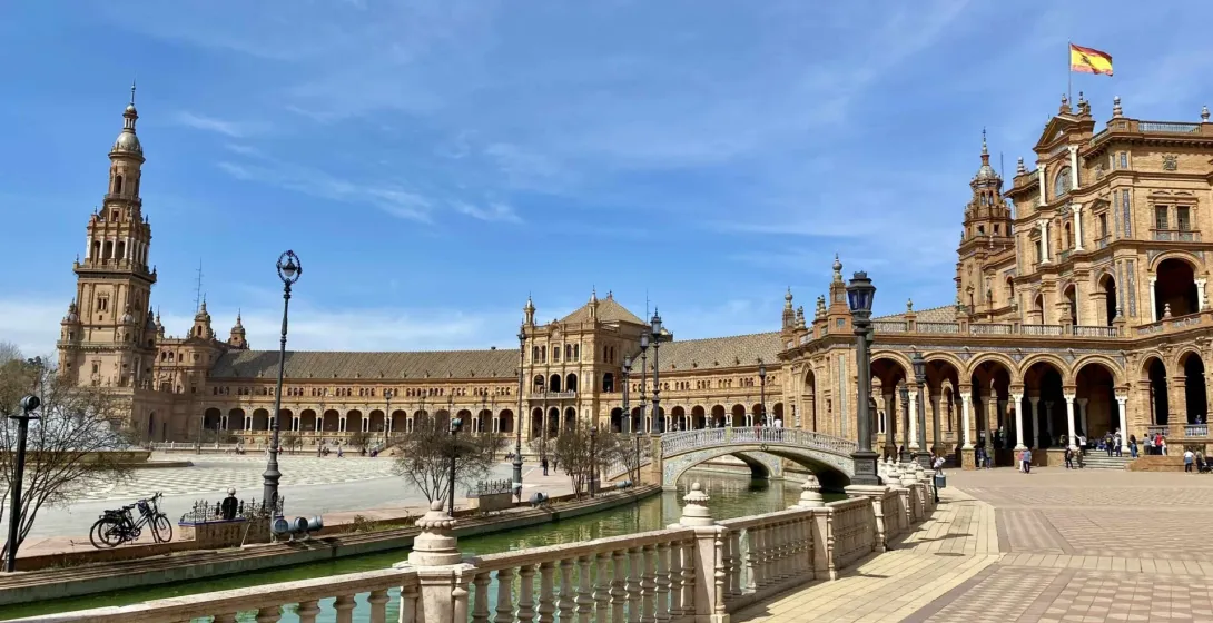 Erkunden Sie die prächtige Plaza de España in Sevilla, Spanien.