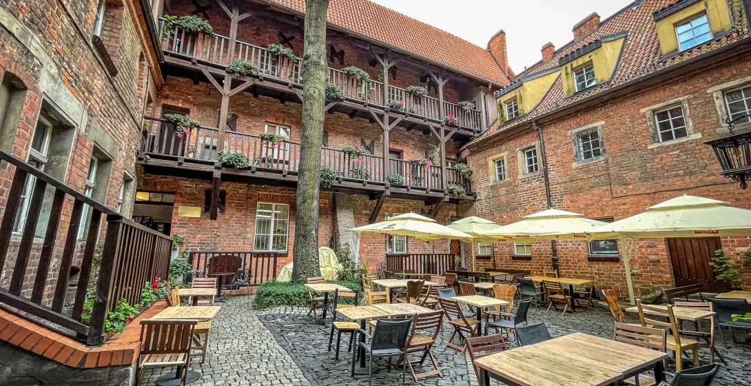 Charming courtyard restaurant in Wrocław, Germany.