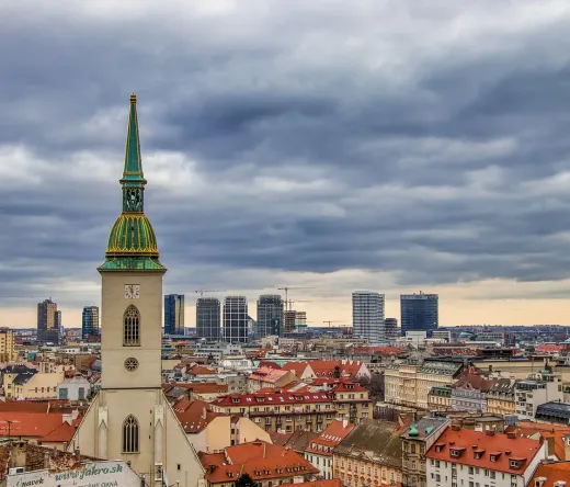 Panoramablick auf Bratislava, Slowakei, mit der St. Martinsdom.