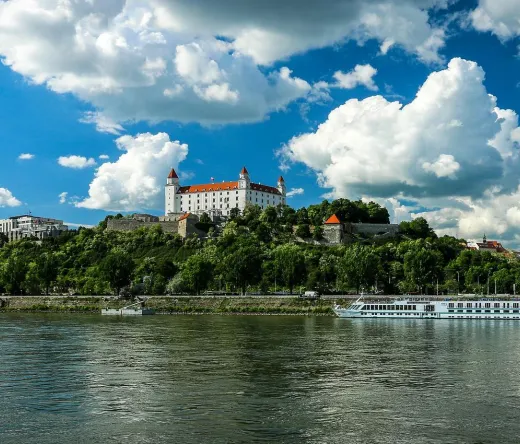 Burg Bratislava und Donau Flussfahrt.