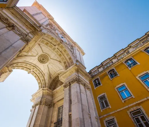 El impresionante Arco de Rua Augusta en Lisboa, Portugal.