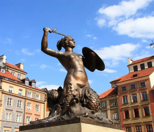 Słynny pomnik Syrenki Warszawskiej na Starym Mieście w Warszawie.