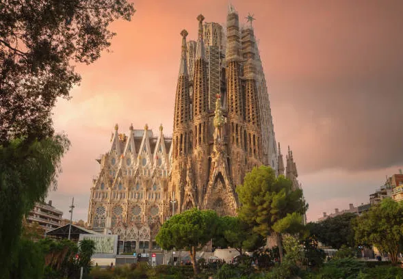 Antoni Gaudí and the Sagrada Família Private Guided Tour