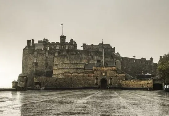 Edinburgh Castle, ein historisches Wahrzeichen in Schottland.