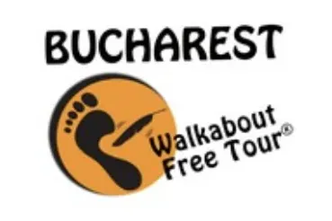 Logotipo de Bucharest Walkabout Free Tour con una huella negra y una pluma en un círculo naranja.