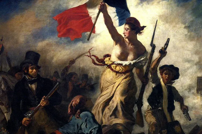 Gemälde "Die Freiheit führt das Volk" von Delacroix, zeigt eine Frau mit französischer Flagge und Gewehr, die Revolutionär...