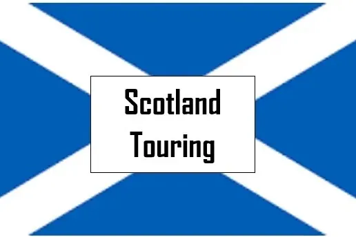 Bandera escocesa (fondo azul con aspa blanca) con un rectángulo blanco y el texto 'Scotland Touring'.