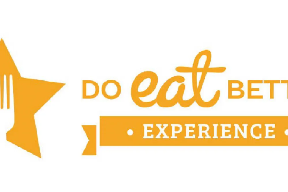 Logo con una estrella amarilla que contiene un tenedor blanco, y el texto naranja 'DO eat BETTER • EXPERIENCE •'.