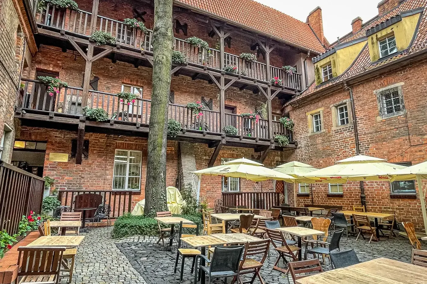 Charming courtyard restaurant in Wrocław, Germany.