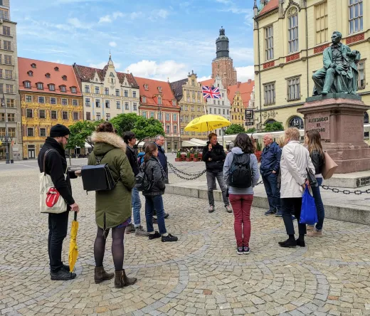 Przewodnik po rynku we Wrocławiu.