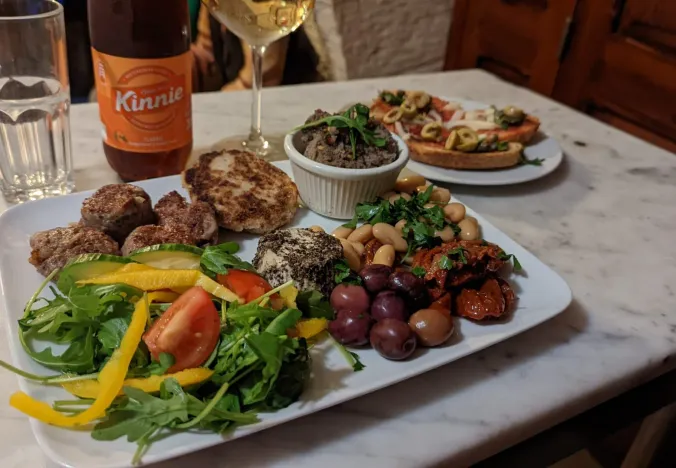 Leckeres maltesisches Essen auf einer Valletta Food Tour.