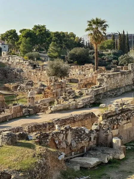 Antike Ruinen des Kerameikos-Friedhofs in Athen, Griechenland.