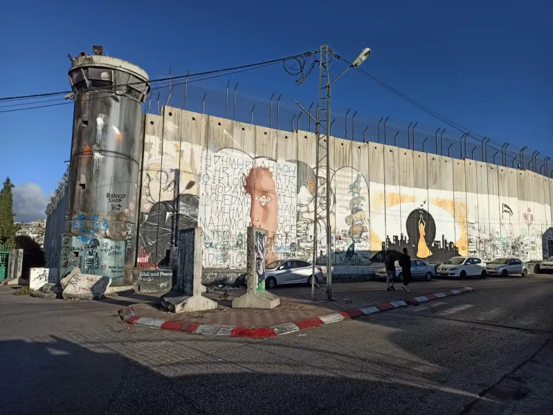 Żywe murale na Barierze Zachodniego Brzegu w Betlejem, Palestyna.
