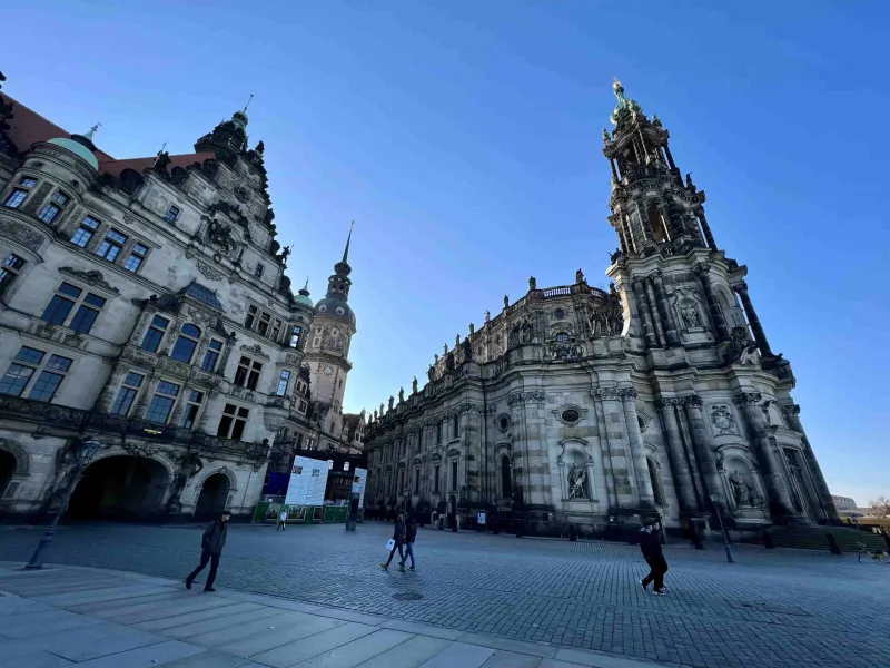 Explora la Frauenkirche y el Palacio Real en Dresde, Alemania.