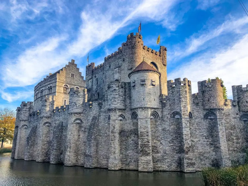 Zamek Gravensteen w Gandawie, Belgia: majestatyczna średniowieczna twierdza.
