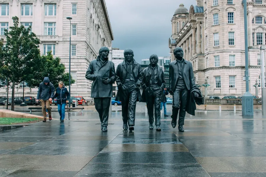 Ikona - pomnik Beatlesów w Liverpoolu, Anglia.
