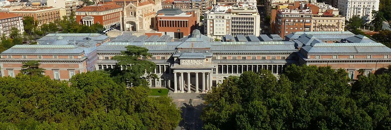 Luftbildaufnahme des Prado-Museums in Madrid, Spanien.