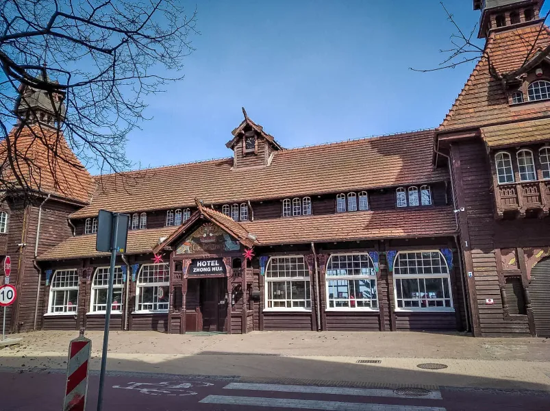 Hotel Zhong Hua in Sopot, Polen: Ein wunderschönes Hotel aus Holz.