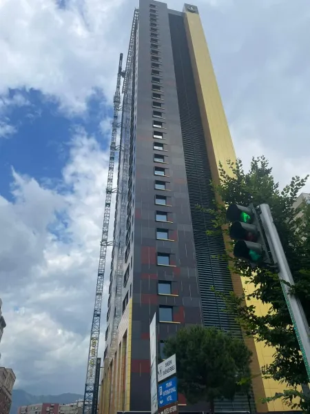 Nowoczesny Tirana International Hotel w Tiranie, Albania.