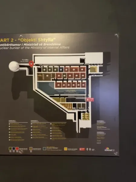 Mapa bunkra jądrowego Objekti Shtylla w Tiranie, Albania.