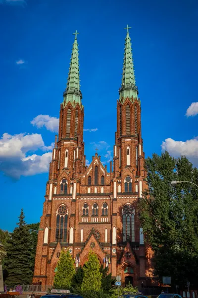 La impresionante Catedral del Sagrado Corazón en Varsovia, Polonia.