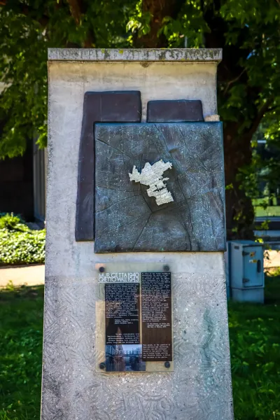 Pomnik upamiętniający getto warszawskie w Warszawie.