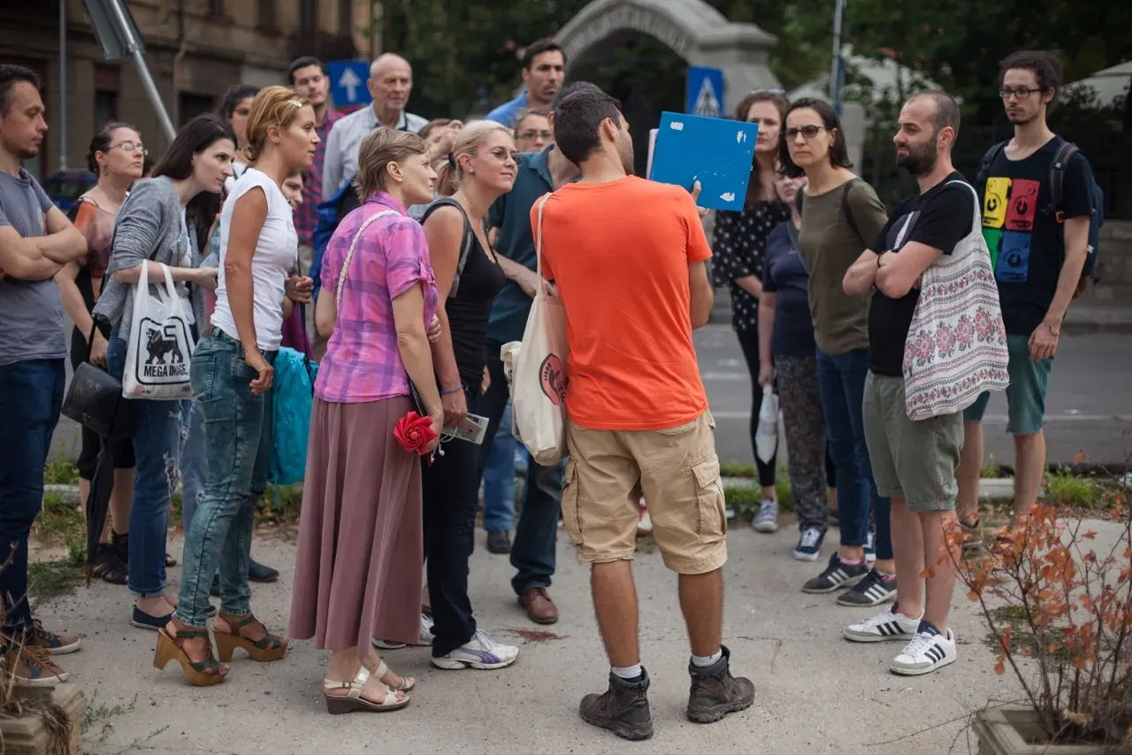 Przewodnik po pieszej wycieczce po Bukareszcie w Rumunii.