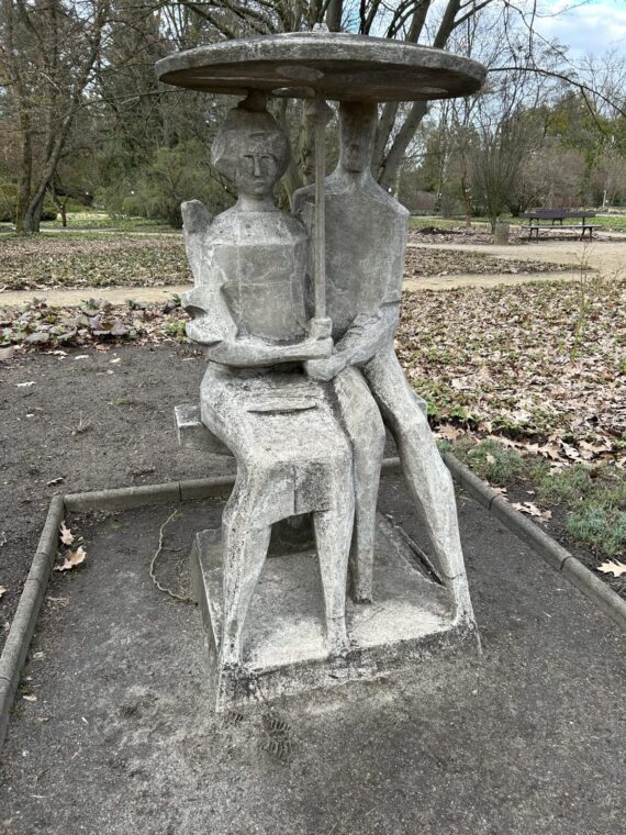 Botanical Garden in Poznań - couple in love sculpture