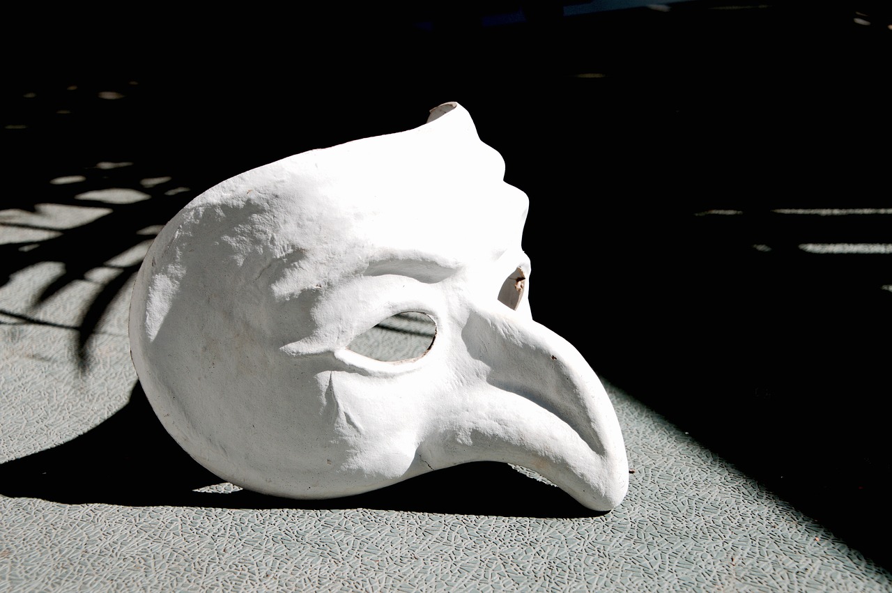 Pulcinelli mask